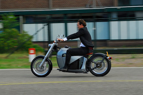 Orphiro shows off electric motorcycle that looks retro