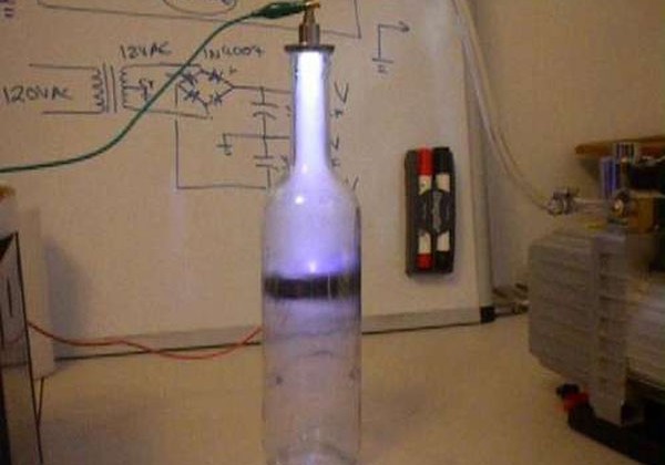 Update: Geek builds homemade cathode ray tube