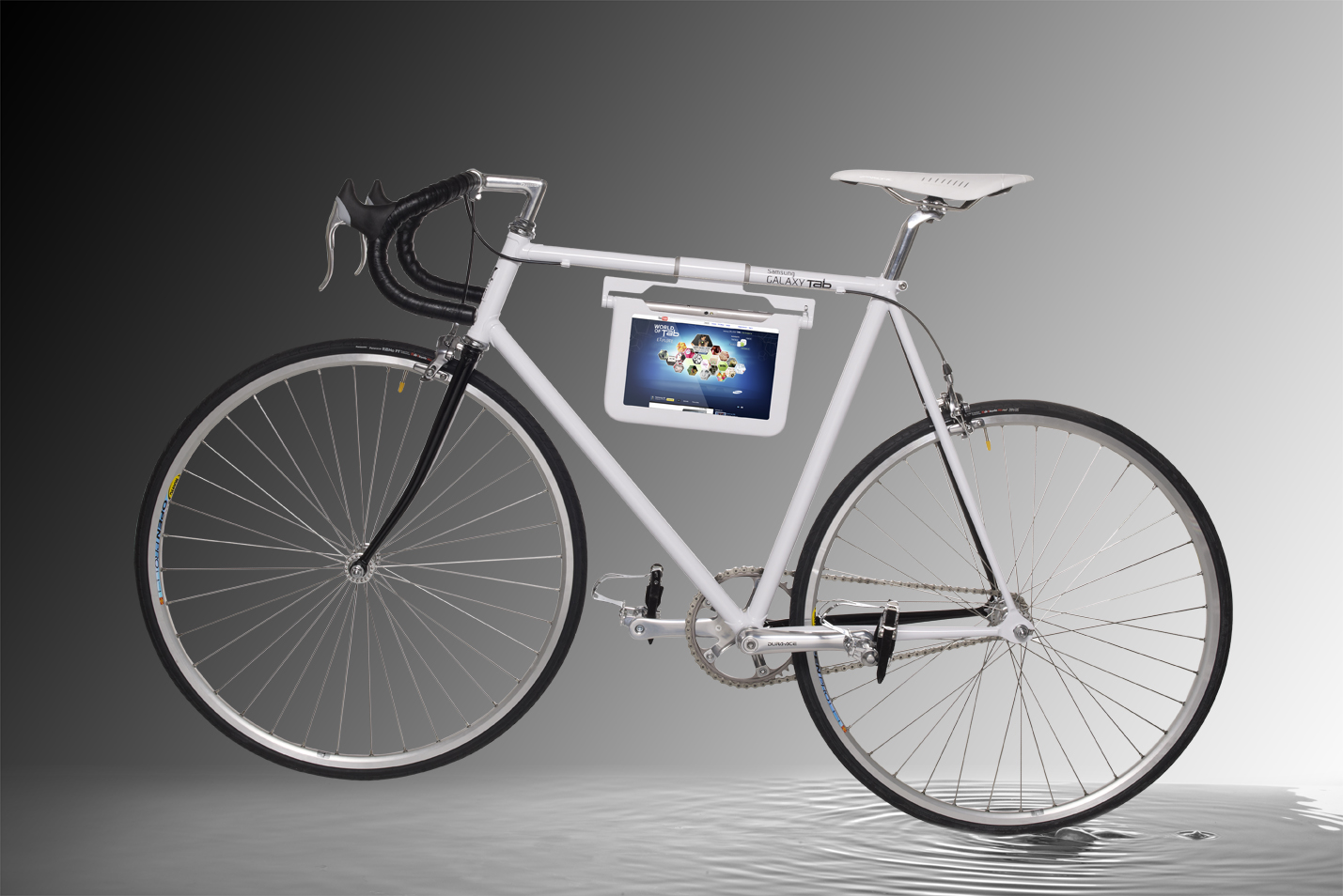 Планшет на велосипед. Велосипед Galaxy. Специалист велосипед. Велосипед со встроенным радио.