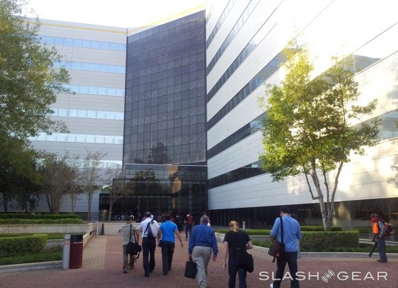 HP keeping PC business, spin-off axed