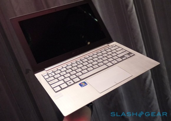 ASUS Zenbook UX21 hands-on [Update: UX31 too] - SlashGear