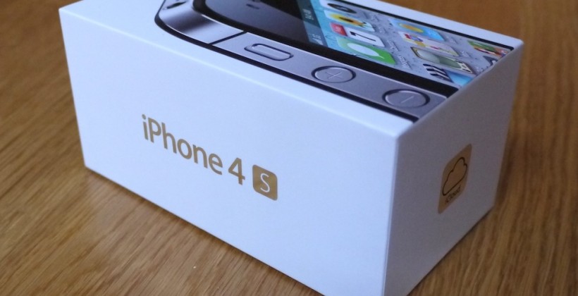 iPhone 4S hits UK