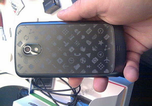 Google hands out custom Galaxy Nexus to workers