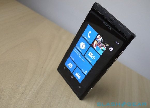 Nokia pressured by mobile carriers to cut Lumia prices