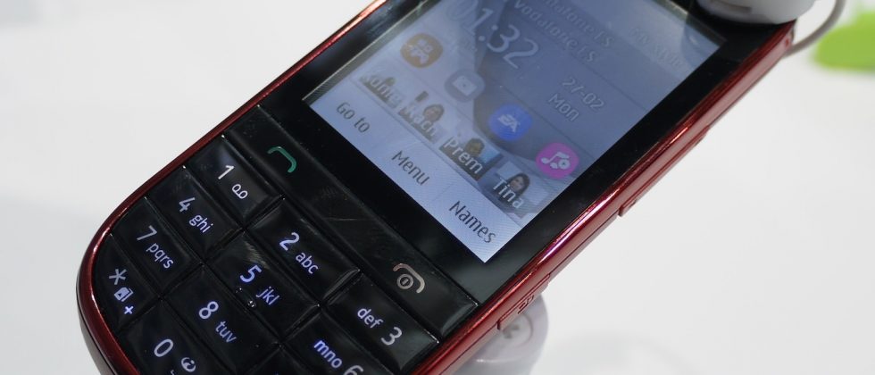 Firms focus on smartphone-naive at Mobile World Congress