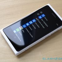 Nokia Lumia 800 White official: Hands-on - SlashGear