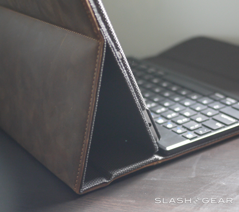 Brookstone Bluetooth Keyboard Pro For iPad Review