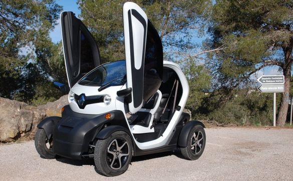 Renault channels Steve Jobs: You don’t know you love our electric buggy yet