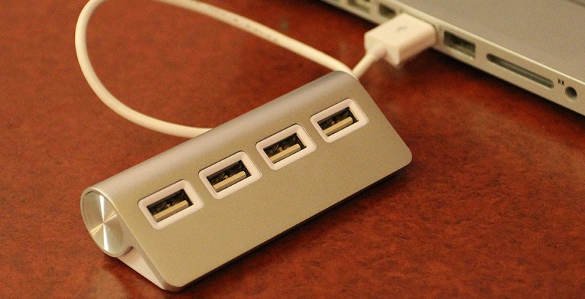 Satechi Premium 4 Port Aluminum USB Hub hands-on
