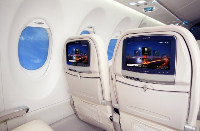 Boeing unveils Dreamliner 787 with Android-based entertainment systems