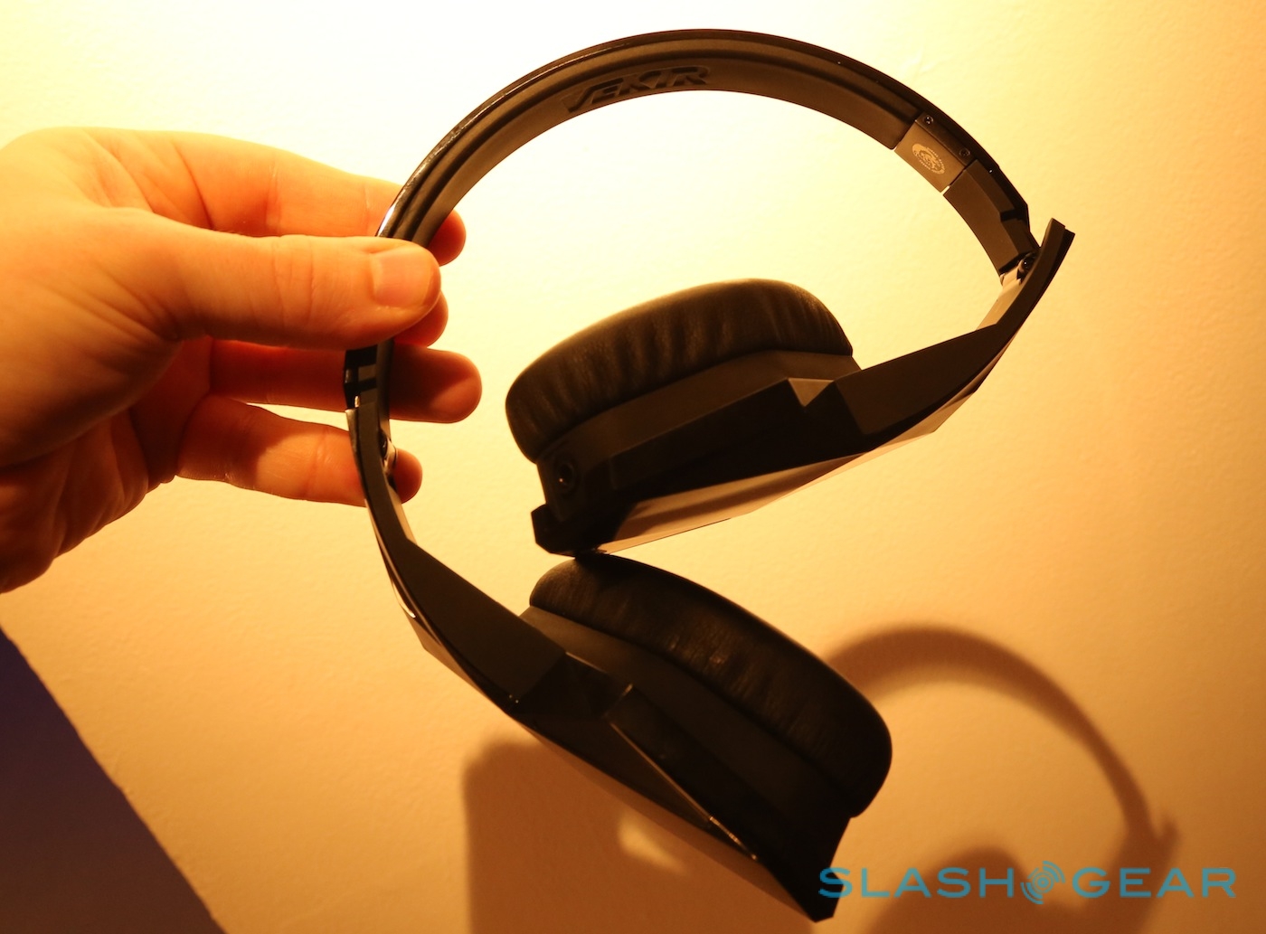 Monster headphones handson Diamond Tears, VEKTR and Inspiration