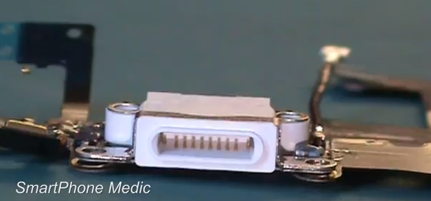 iPhone 5 parts video shows smartphone fondle