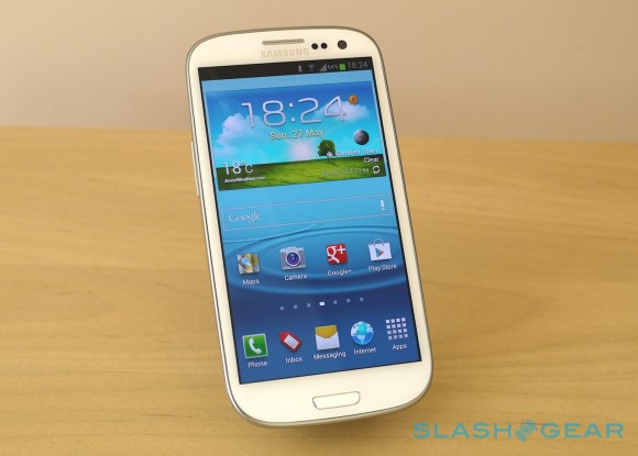 Iphone 5 Galaxy S Iii Cost Less Than 1 Per Year To Charge Slashgear The Two Is Negligible Especially Since Cost Spread Out Over An Entire Year It S Somewhat Surprising That To Charge A Cell Phone So