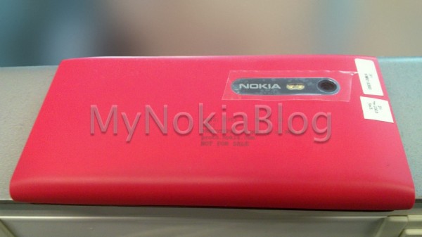 Nokia N9 with slide-out keyboard leaked and cancelled