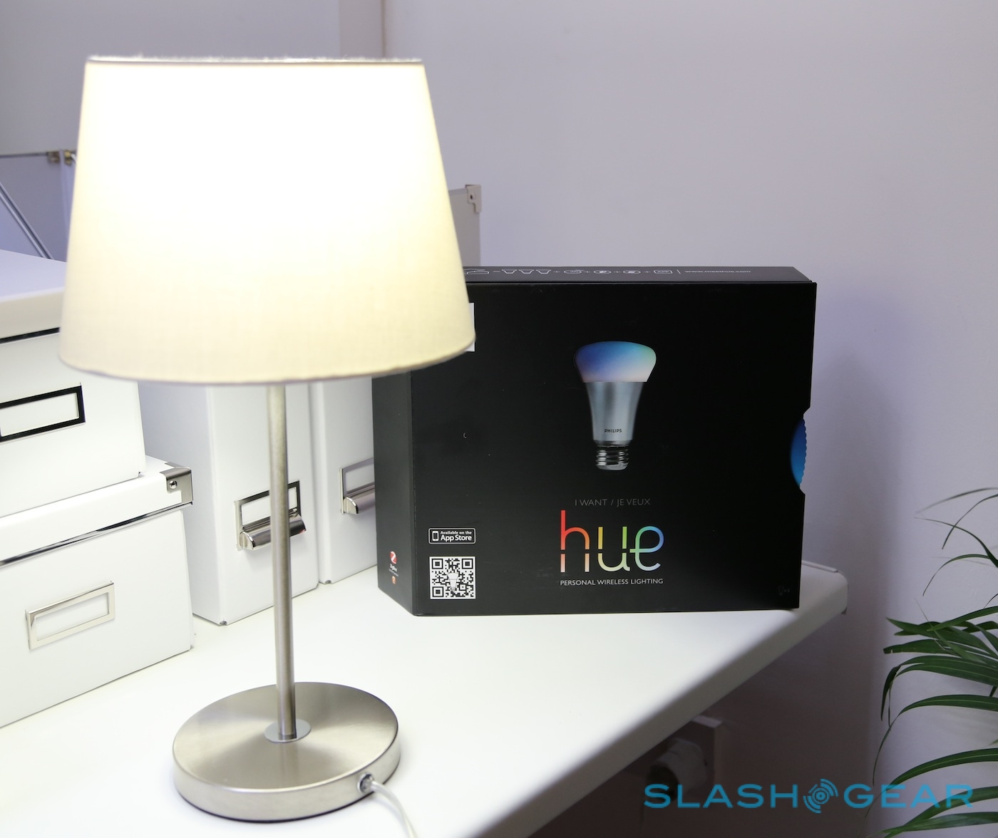Philips Hue Ipad Controlled Led Lightbulbs Hands On Slashgear