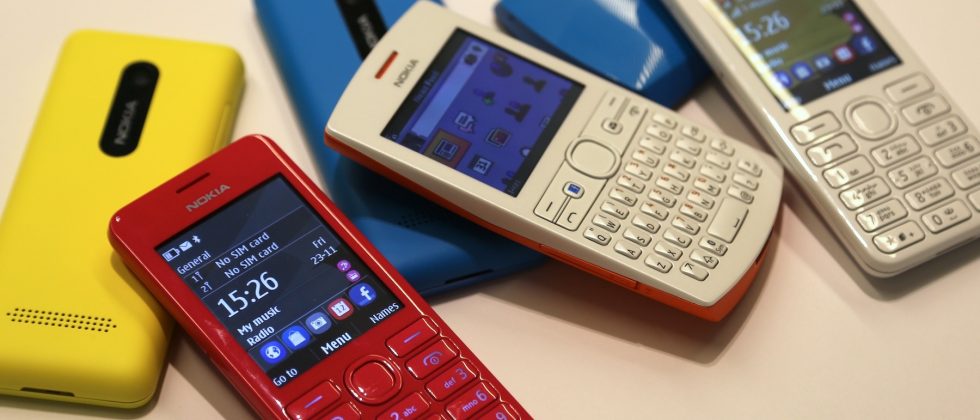 Nokia Asha 205 “Facebook phone” and $62 206 hands-on