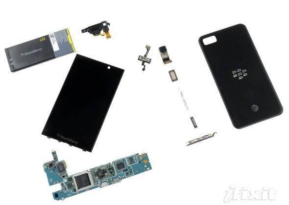 BlackBerry Z10 gets torn down by iFixit