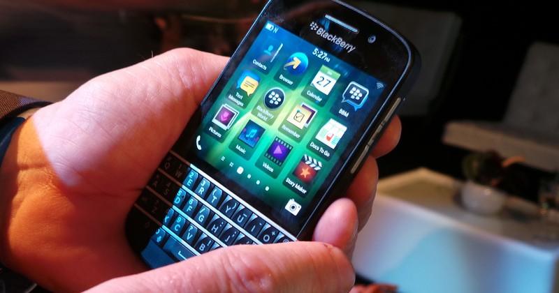 BlackBerry R10 budget QWERTY and Q10 top-tier smartphones close at hand