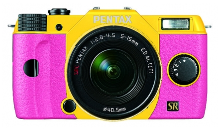Pentax Q7 compact camera offers interchangeable lenses and 120 color options