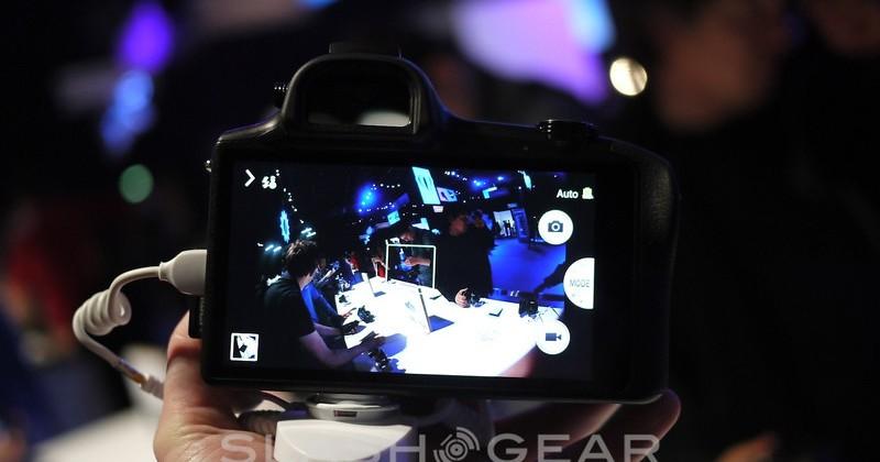 Samsung GALAXY NX hands-on: mirrorless Android for the NX lens family