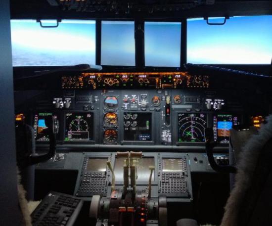 Boeing 737 Cockpit Simulator Built By Dad In Kids Bedroom Slashgear