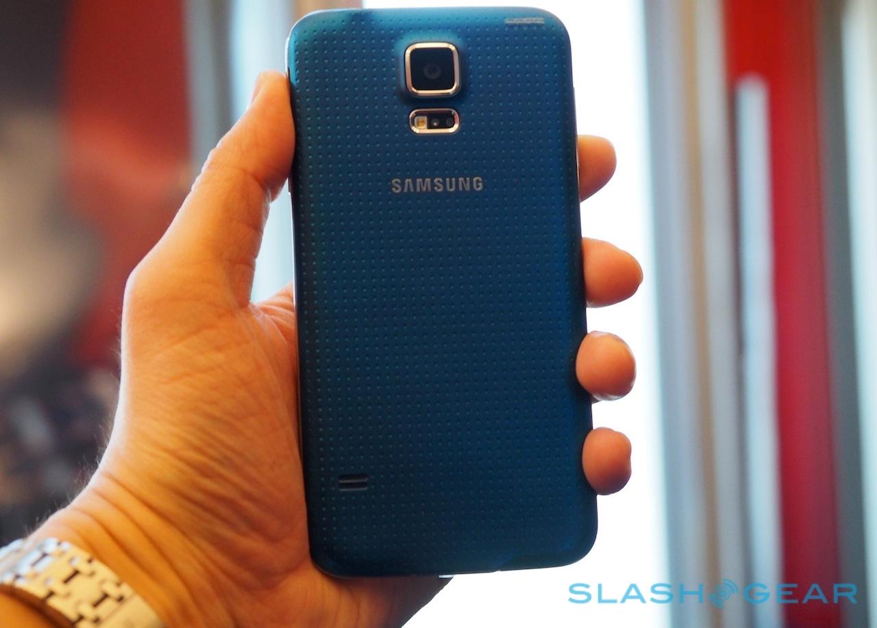 Galaxy hands-on: 16MP and fingerprint scanner - SlashGear