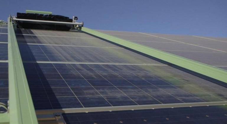 Robots employed as first fully automated solar panel cleaners