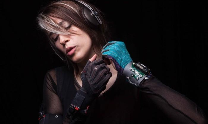 Imogen Heap Mi.Mu gloves create music with gesture