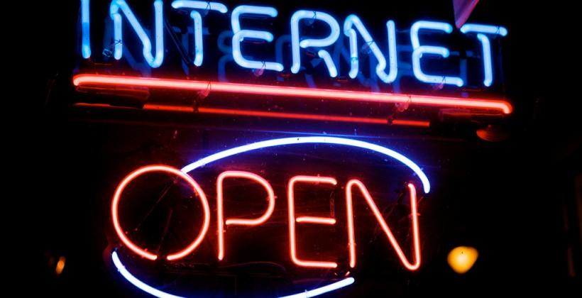 FCC net neutrality site down, crushed by commenters