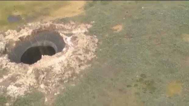 Siberian sinkhole believed to be effect of global warming