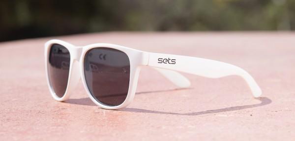 polarized sunglasses with snap-on hinges SlashGear