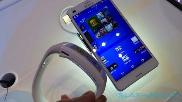 Sony Smartband Talk Hands On Chatty E Ink For Your Wrist Slashgear