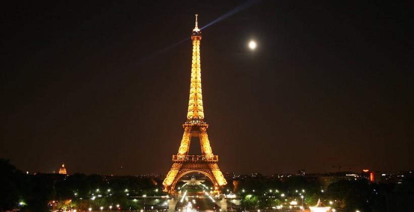 Your night-time Eiffel Tower photos are copyright violations