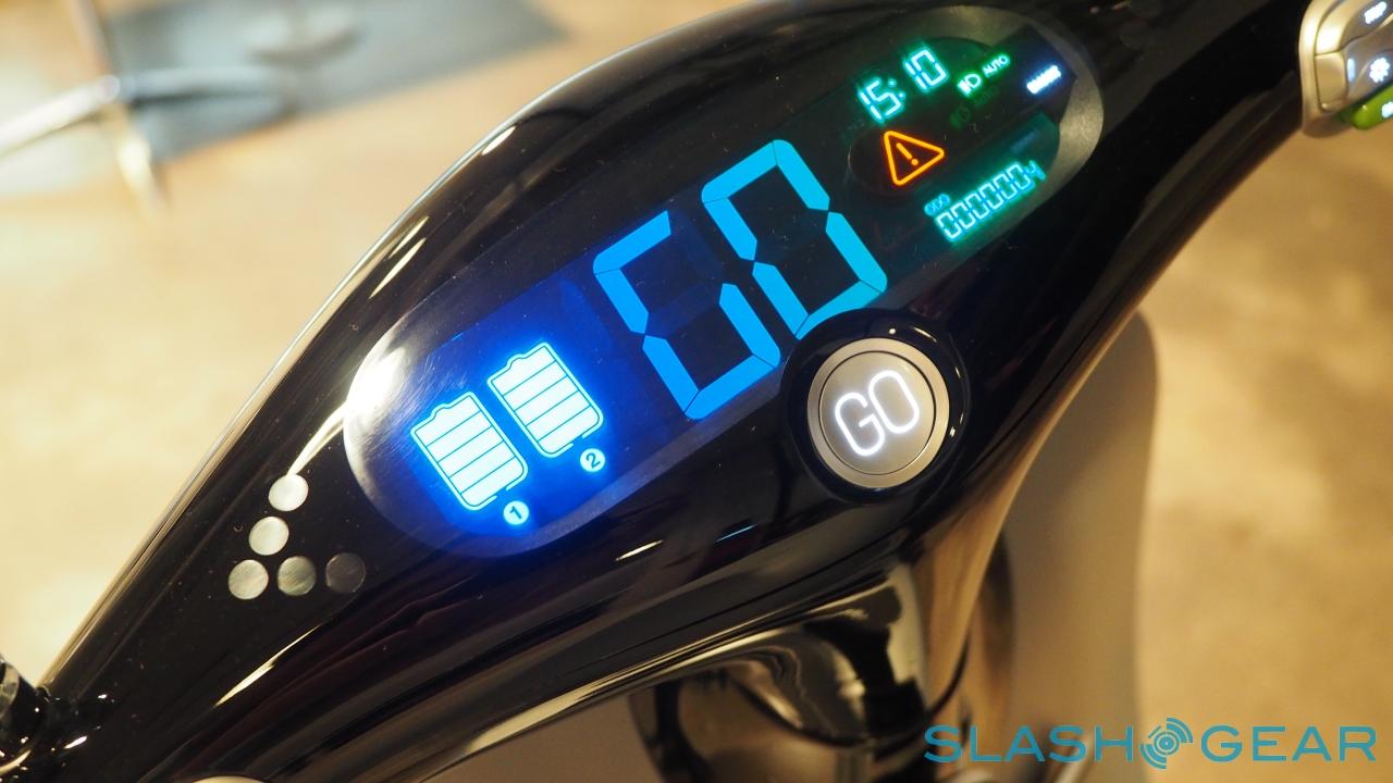Gogoro controls