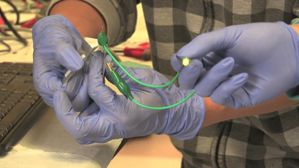 stanford-aluminum-ion-battery-2
