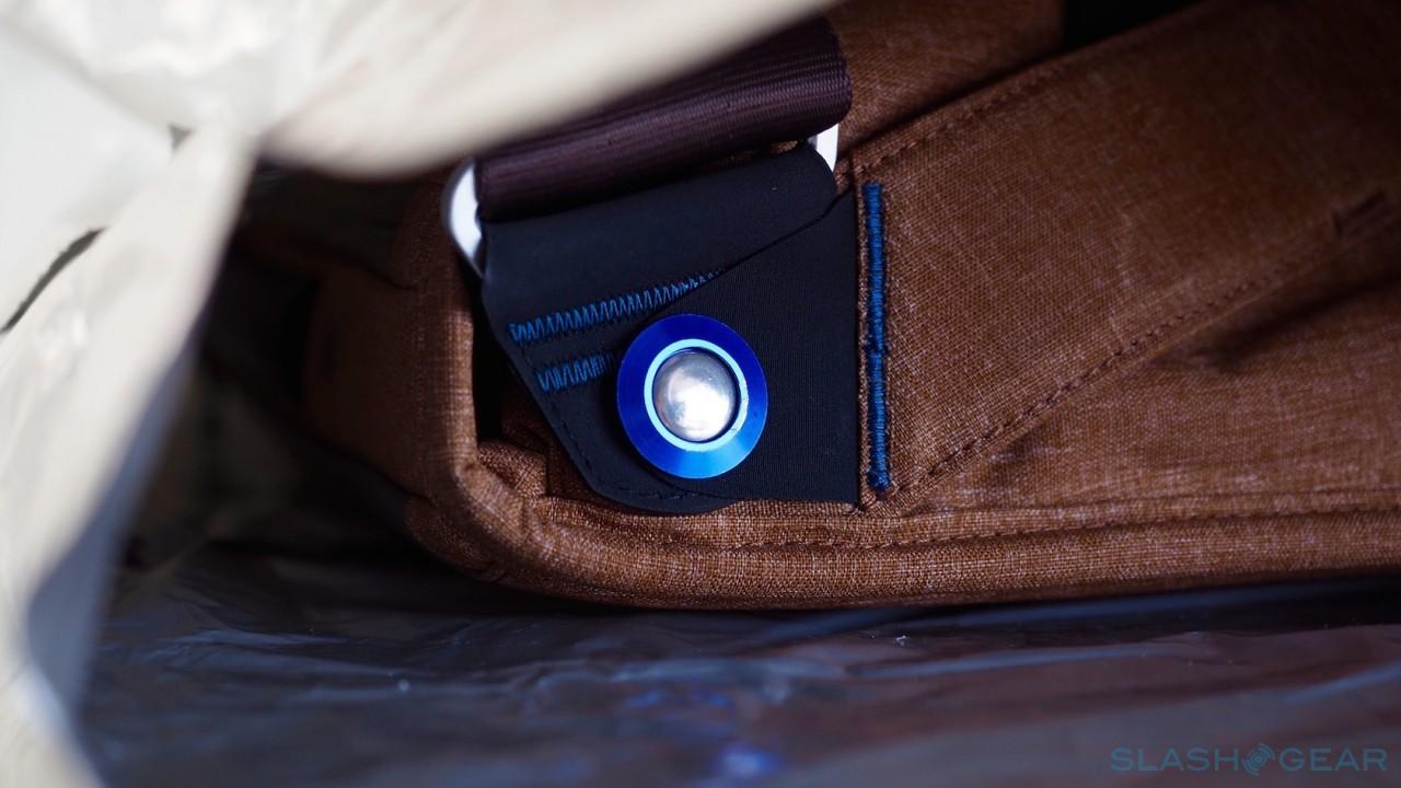 P8140023Peak Design The Everyday Messenger SlashGear