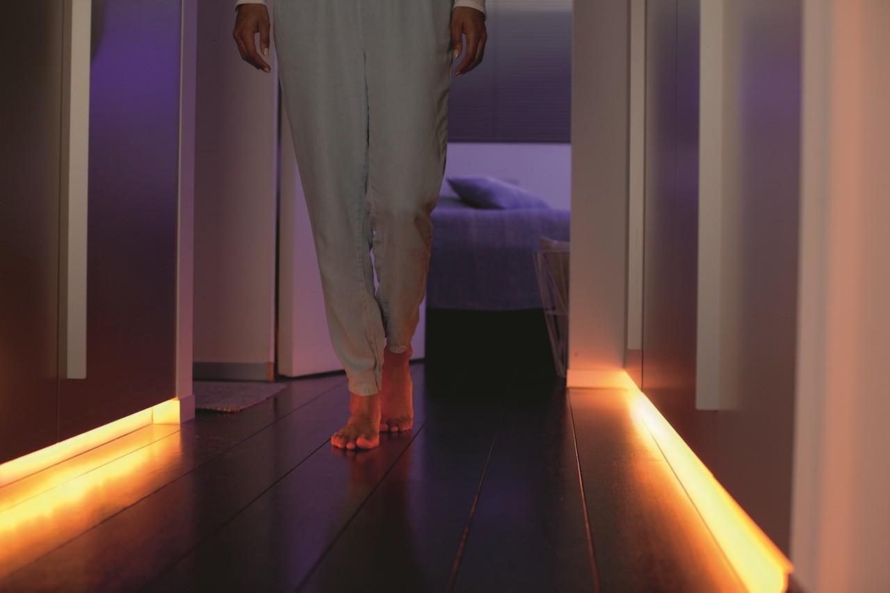 Hue Lightstrip Plus_hallway 1