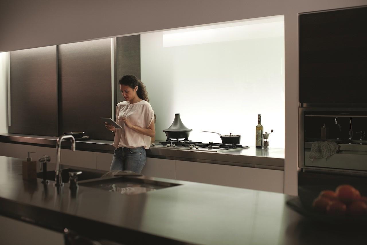 Hue Lightstrip Plus_kitchen white