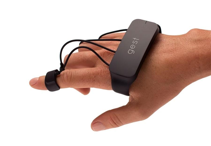 Gest glove controls computers or phones with hand movements SlashGear
