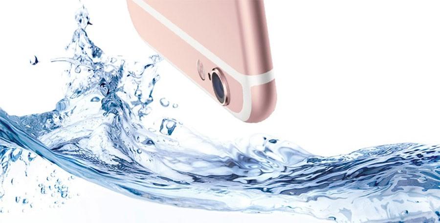 Geek crams all iPhone generations into water - SlashGear