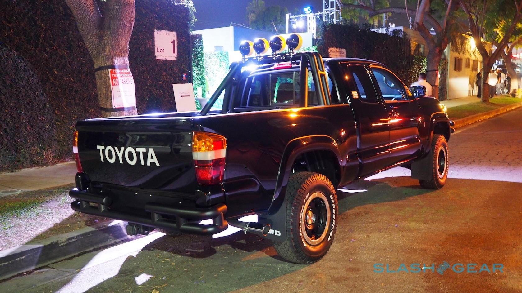 toyota-back-to-the-future-pickup-sg-3
