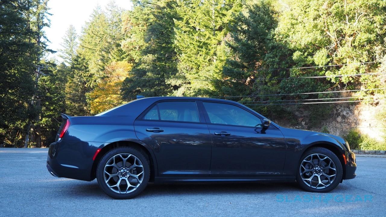 2016-chrysler-300s-1