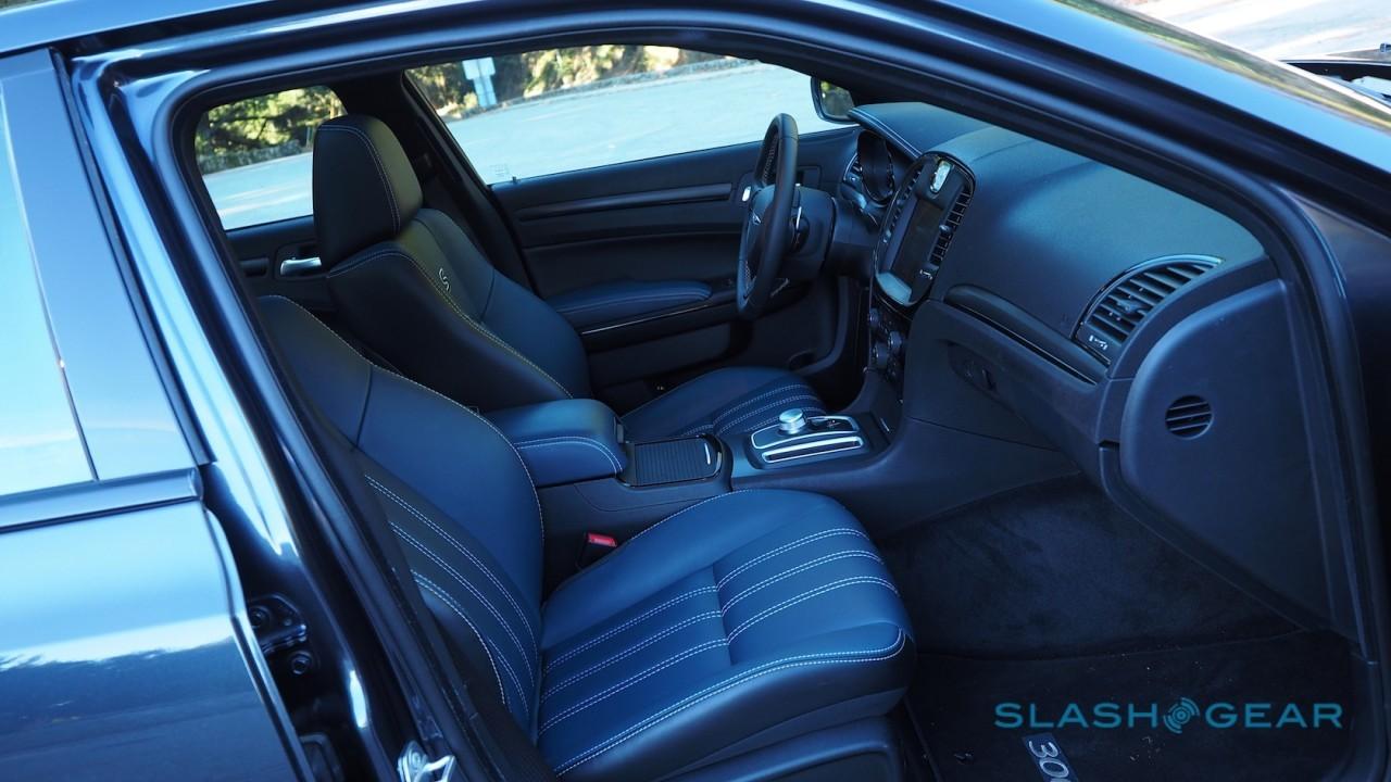 2016-chrysler-300s-28