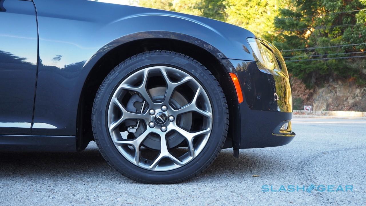 2016-chrysler-300s-3