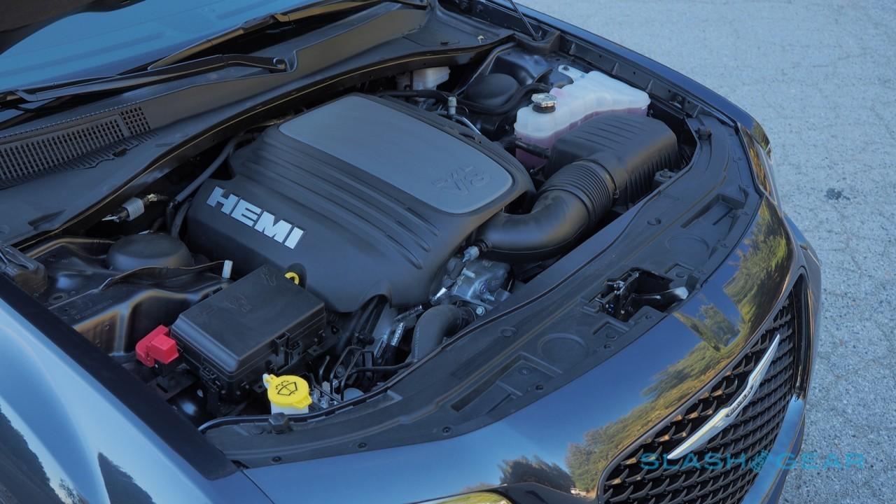 2016-chrysler-300s-31