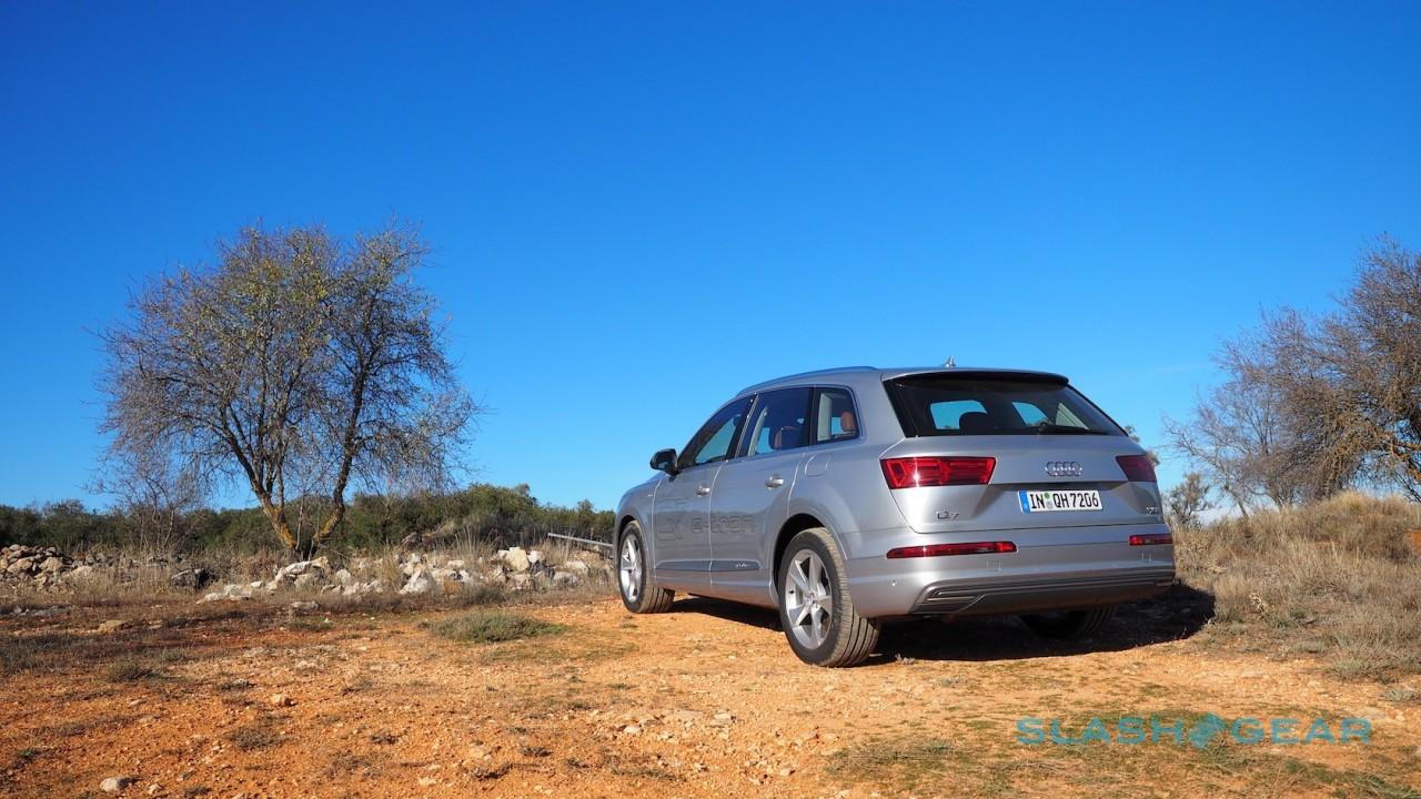 2017-audi-q7-e-tron-quattro-28