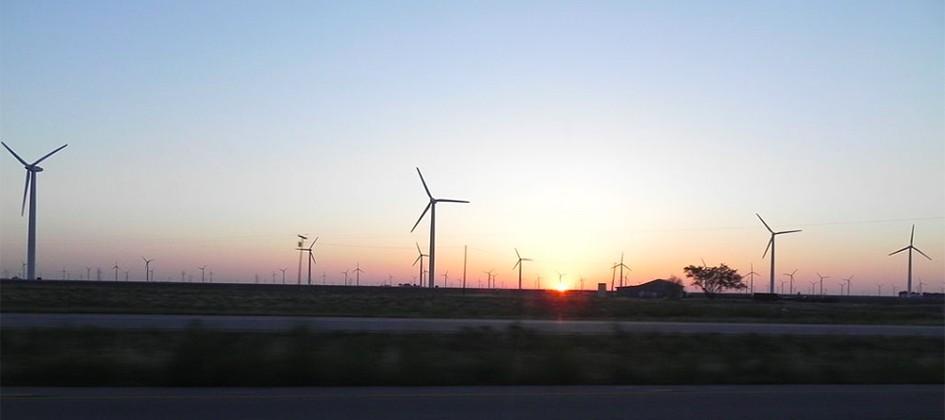 Texas wind farms get customers free nighttime power