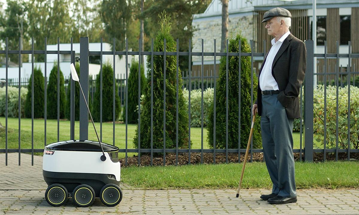 Starship pits self-driving delivery bot against drones