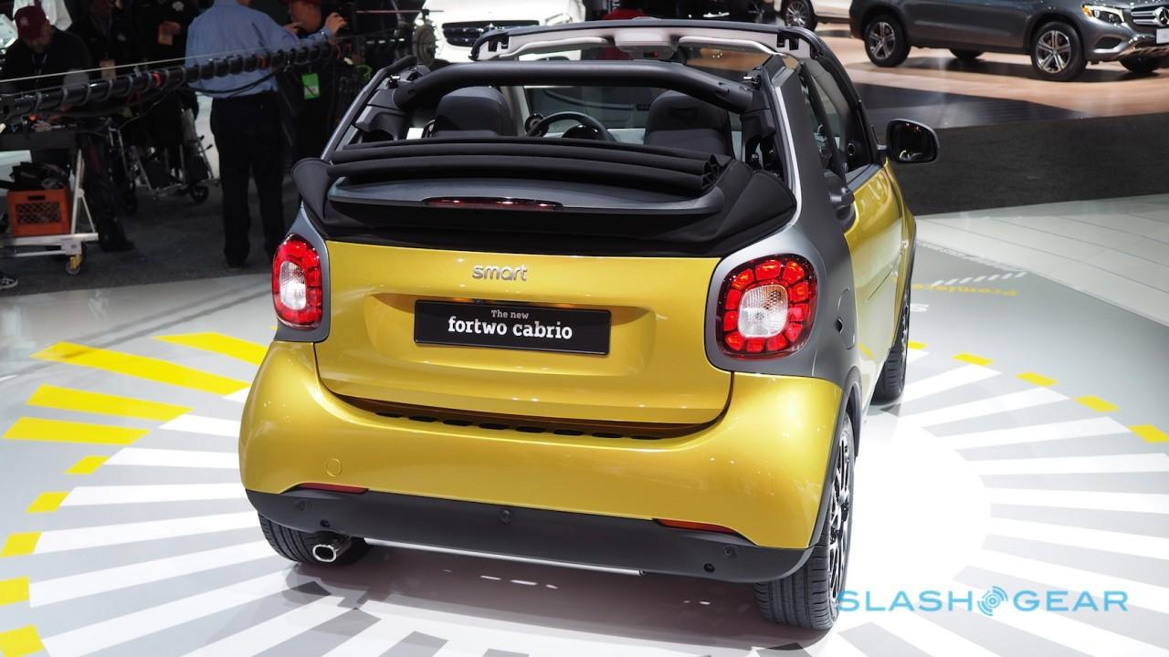 Smart's city runabout gets a peel-back roof, making its North American debut at the Detroit show