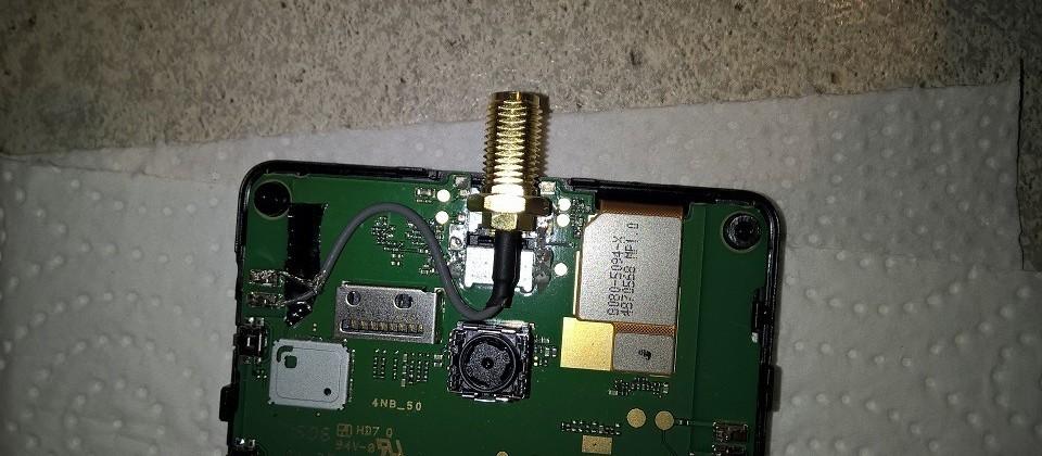Lumia 520 modded to include huge Wi-Fi antenna, CPU fan